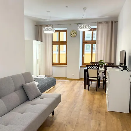 Cztery Katy W Rynku By Libertarent Валбжих